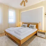 Balaton Breeze Pihenohaz By Bltn