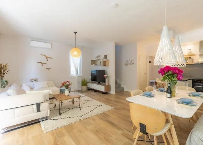 Balaton Breeze Pihenohaz By Bltn * シオーフォク